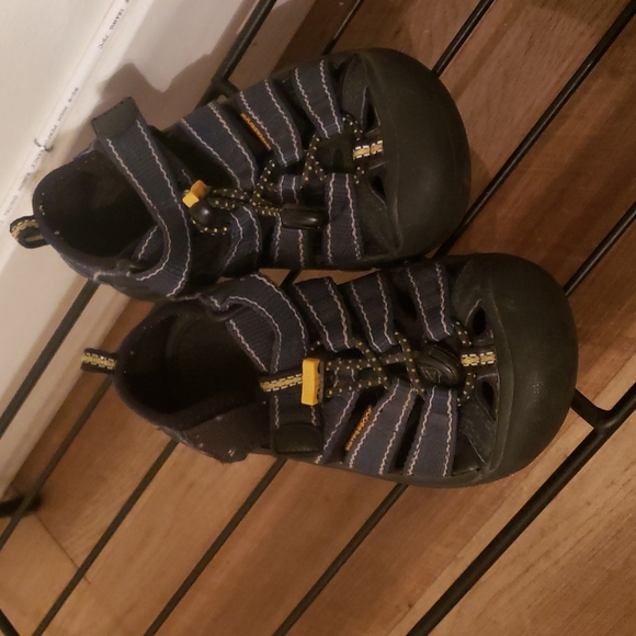 Keen sandals - Picture 1 of 5